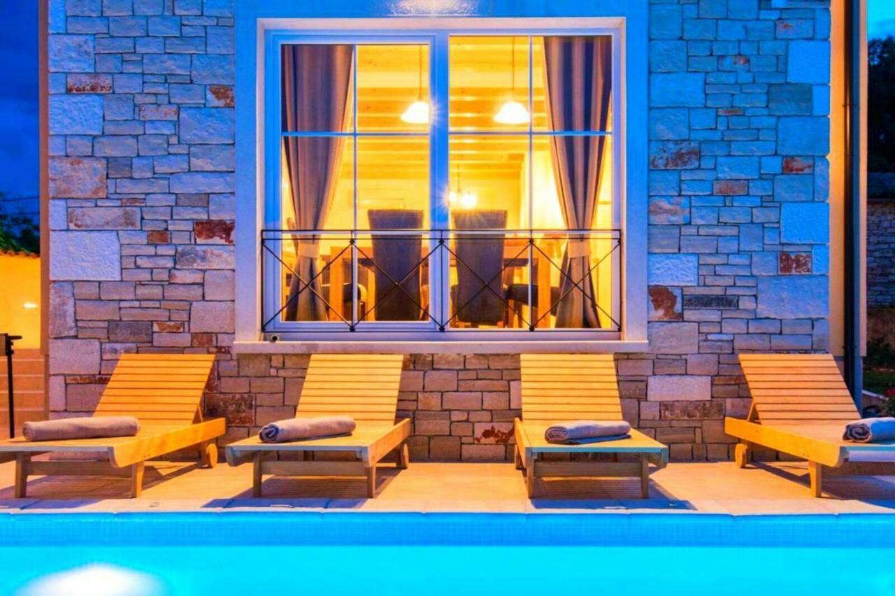 Moderne Istrische Steinvilla - 4 Sterne Mit Privatem, Beheizbaren Pool & Meerblick Kavran Exterior foto