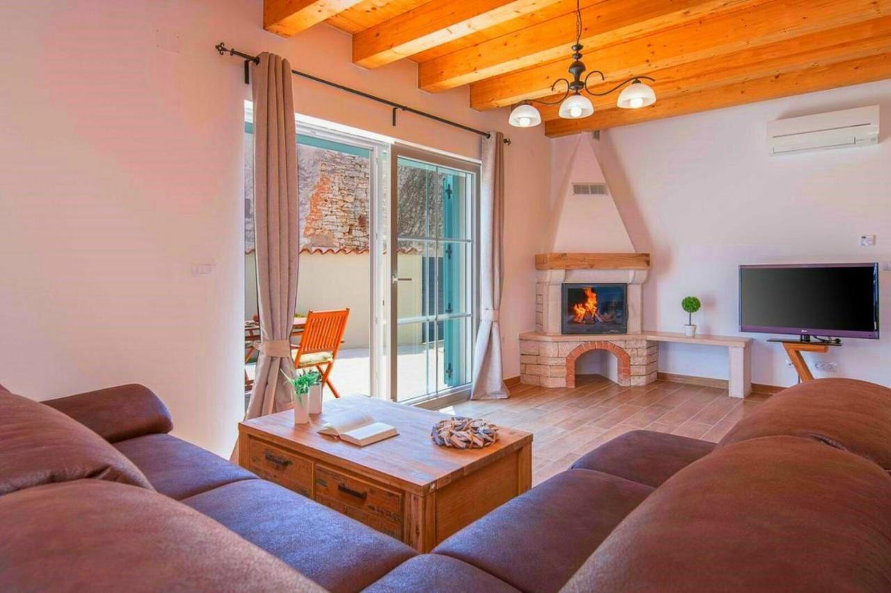 Moderne Istrische Steinvilla - 4 Sterne Mit Privatem, Beheizbaren Pool & Meerblick Kavran Exterior foto