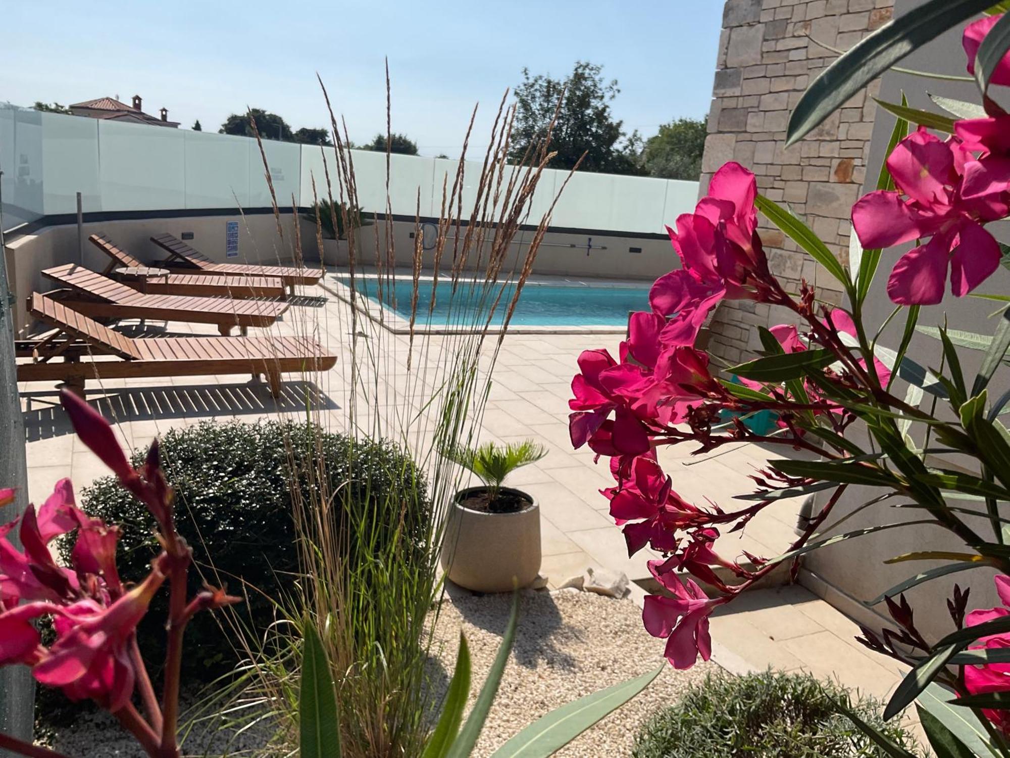 Moderne Istrische Steinvilla - 4 Sterne Mit Privatem, Beheizbaren Pool & Meerblick Kavran Exterior foto
